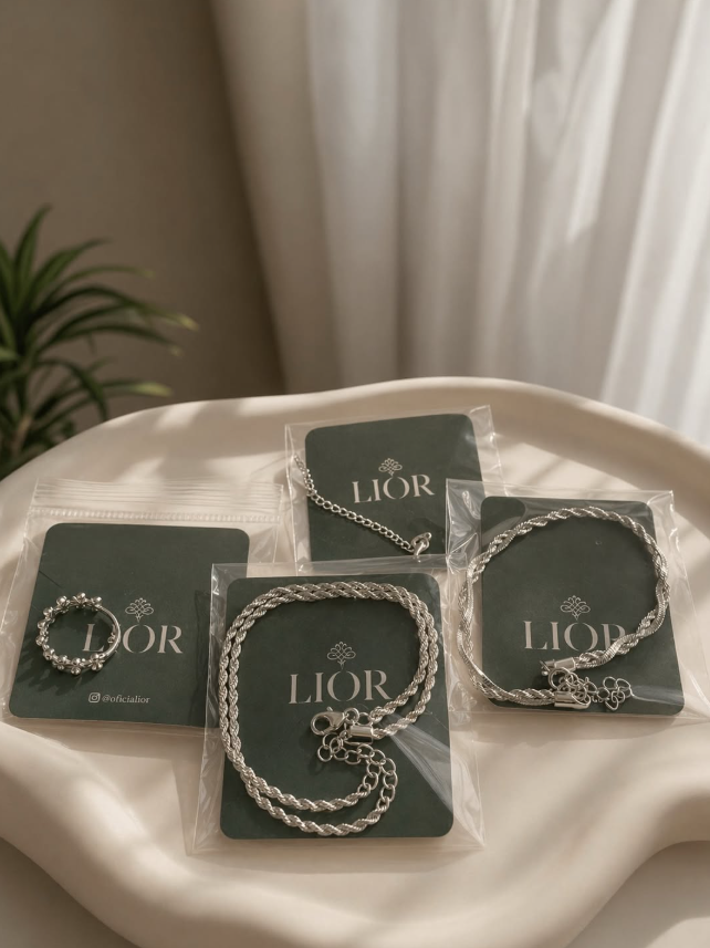 Lookbook Lior com semijoias embaladas